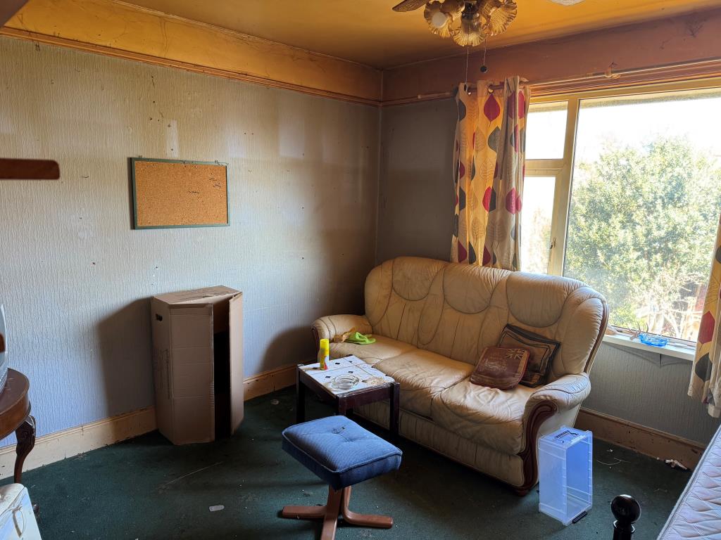 Lot: 125 - FREEHOLD SEMI-DETACHED HOUSE FOR IMPROVEMENT - One of the First Floor Bedrooms